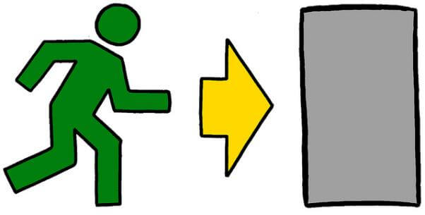 La figura de una persona coloreada en verde, seguido de una flecha amarilla que apunta hacia una puerta de color gris, situada a la derecha de la figura. Como si estuviera indicando que la persona al mando va a ceder el liderazgo.