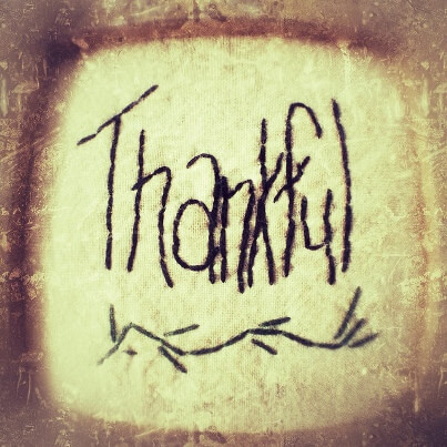 La palabra agradecimiento bordada en una tela. A veces con algo tan simple como dar las gracias puedes alegrarle el día a otra persona.
