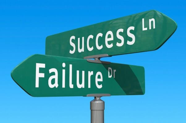 Un indicador con dos direcciones posibles, el éxito o el fracaso.